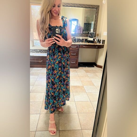 Floral Maxi Dress in Vibrant Colors - Picture 7 of 9